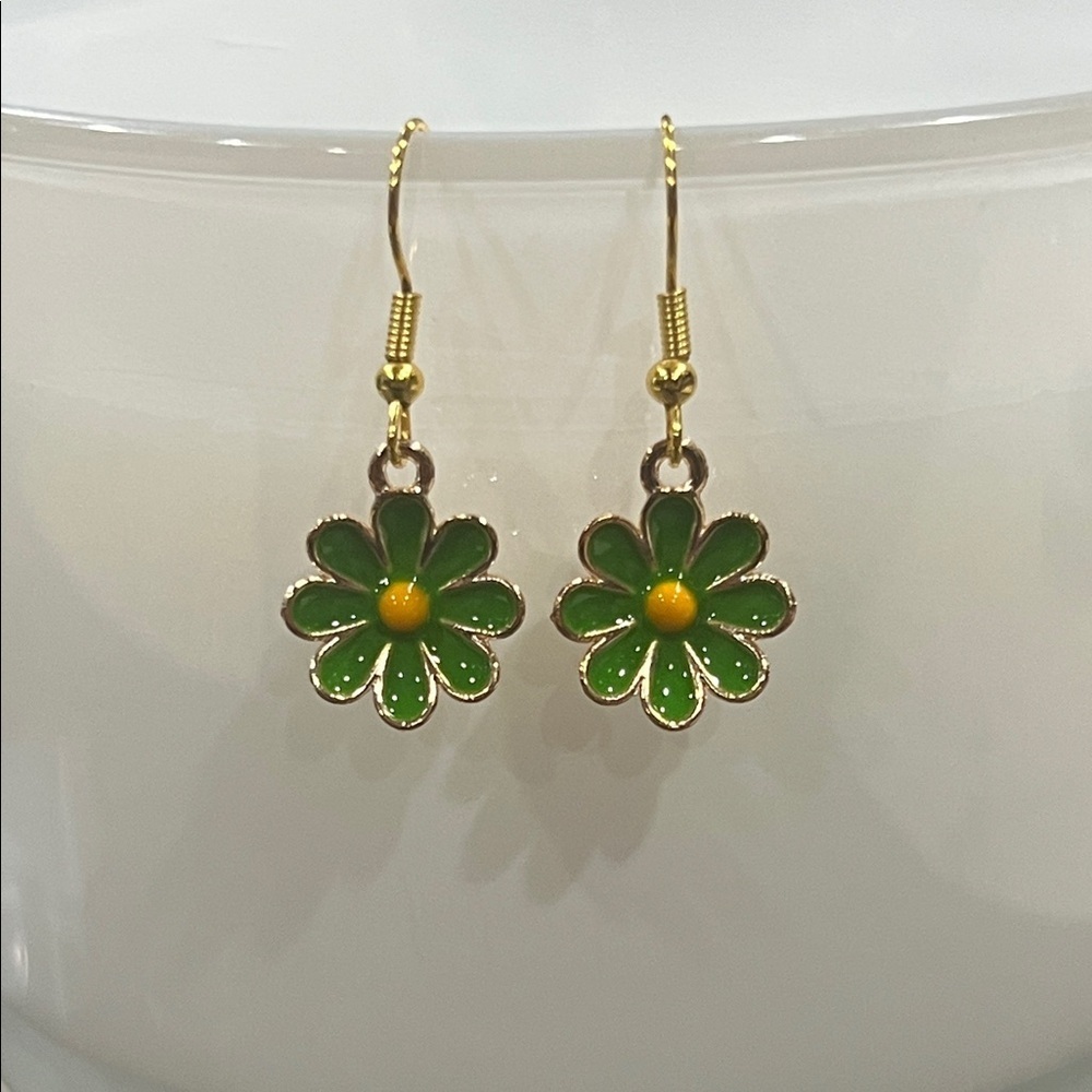 Cottagecore Whimsical Green Daisy Flower Charm Drop Earrings Floral Jewelry
